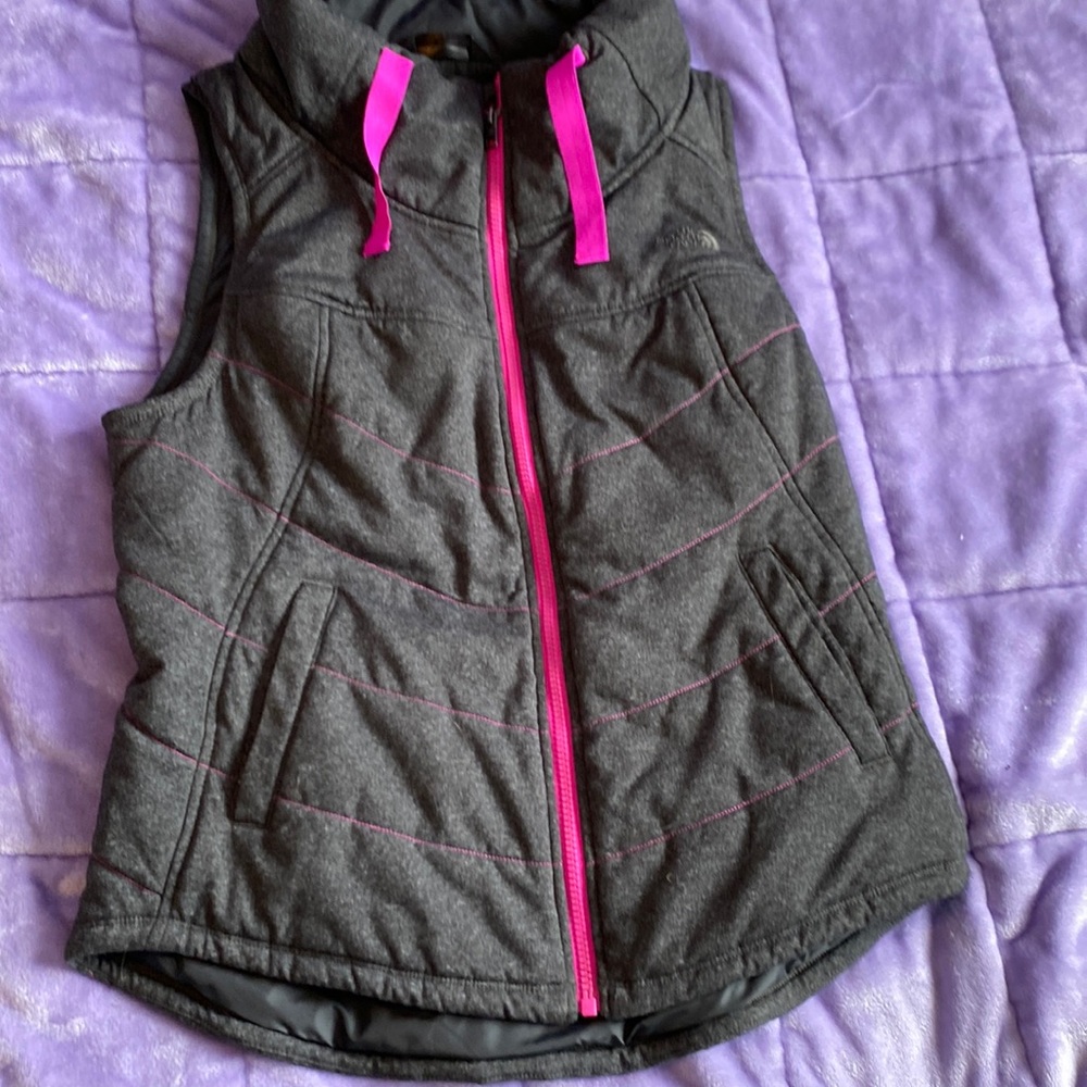 north face grey vest with hot pink zipper